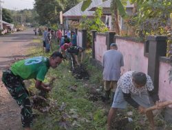 Satgas TMMD Kodim 1505 Tidore Bersih-bersih Lingkungan Bersama Warga Desa Akesai