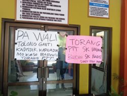 Kepala Dinas Tidak Bertanggungjawab, PTT Boikot Kantor Disdik Ternate