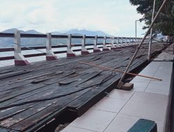 Pengunjung Keluhkan Jembatan Taman Nukila Rusak Parah