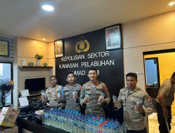 Polsek Ahmad Yani Ternate Sita Ratusan Botol Miras dari Manado