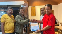 Ketua KNPI Maluku Utara Serahkan SK Karakteker 2 Kabupaten