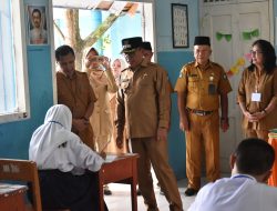 Wali Kota Ternate Pantau Ujian Nasional Tingkat SMP