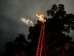 PLN UP3 Sofifi Gerak Cepat Pulihkan Listrik yang Terdampak Banjir dan Longsor di Kecamatan Oba