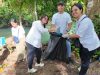 Lewat Program EVP, Pegawai PLN UP3 Saumlaki Turun Langsung Jaga Kebersihan Air Kaca Bomaki