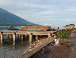 Pembangunan Panggung Kesenian Pulau Hiri Mangkrak