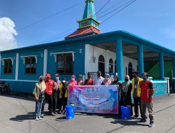 Mahasiswa Kubermas Unkhair Ternate Lakukan Penyemprotan Disinfektan