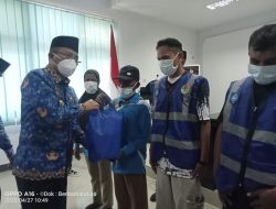 Sebanyak 490 Petugas Kebersihan di Ternate Terima Paket Sembako