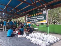 Kantor Kemenag Halmahera Barat Salurkan 9 Ekor Sapi Kurban