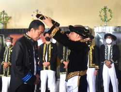 Presiden Jokowi Dianugerahi Gelar Dada Madopo Malamo Oleh Kesultanan Ternate