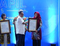 Disdukcapil Tidore Terima Sertifikat ISO dari Mendagri